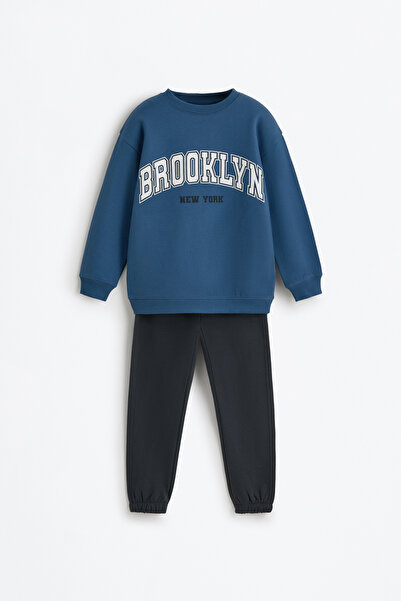 LEFTIES Детски комплект от суитшърт с принт и плюшени панталони