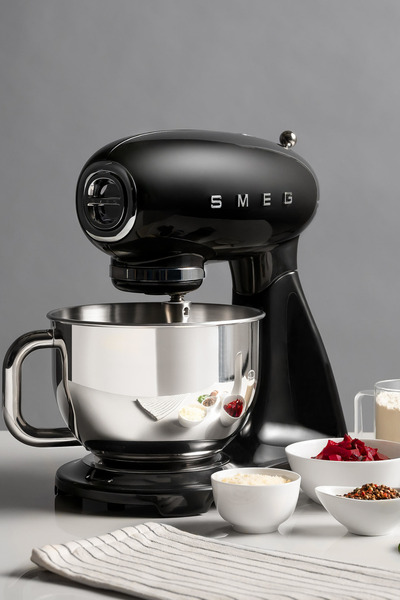 SMEG 50'lerin Tarzı Sabit Karışım ®   Plus 4,8L Siyah SMF05+ Stand Mikser 1000W