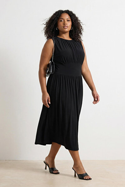 Trendyol Curve Negru guler rotund detaliu încrețit Rochie Maxi Mărimea din ma...