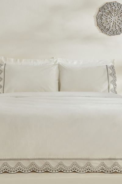 Karaca Home Set cuvertură de pilota cu broderie albă Orvel