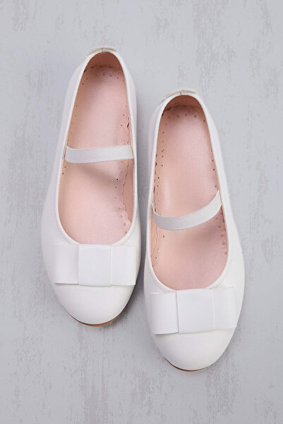 TRENDYOL SHOES Weiße Ballerinas für kleine/große Mädchen TAKSS26BE00015