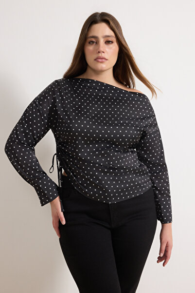 Trendyol Curve Bluză neagră din satin cu buline imprimeu leopard cu mânecă lu...