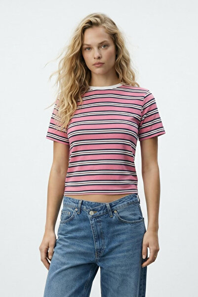 Trendyol Collection Ροζ ριγέ κοντομάνικο μπλουζάκι κανονικής εφαρμογής, 100% ...