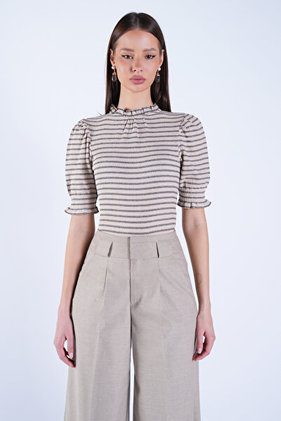 Trend Alaçatı Stili Жіноча бежева смугаста блузка з високим коміром і рукавам...