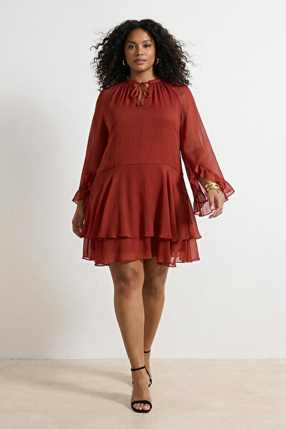 Trendyol Curve Kachel-Chiffon-gewebtes Kleid in Übergröße