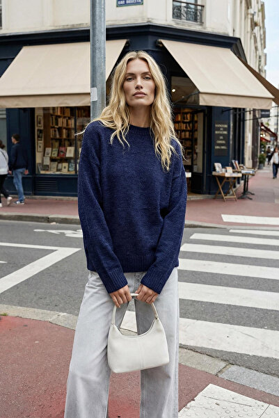 Trendyol Collection Marineblauer, locker geschnittener, weicher, strukturiert...