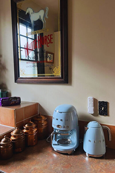 SMEG غلاية ستاندرد باللون الأزرق الباستيل KLF03PBEU