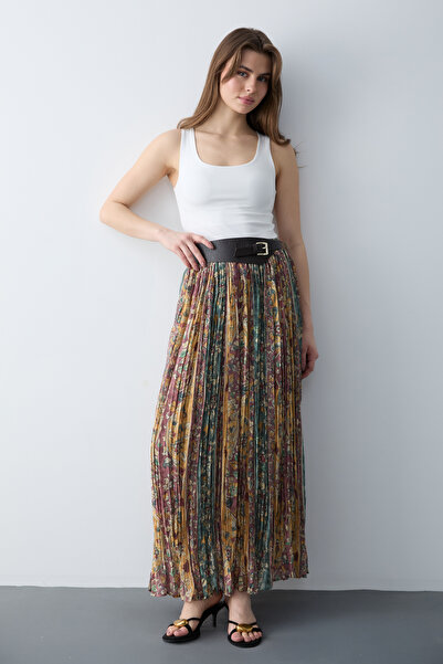 Trendyol Collection تنورة ماكسي طويلة ملونة منقوشة ومرقعة من قماش الفوال المن...
