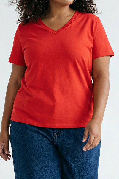 Trendyol Curve Red Regular Fit V-Neck Plus Size T-Shirt Tbbss25Bf00062