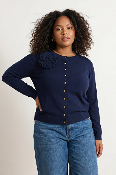 Trendyol Curve Marineblaue Basic-Strickjacke aus Baumwolle mit Blumenmuster T...