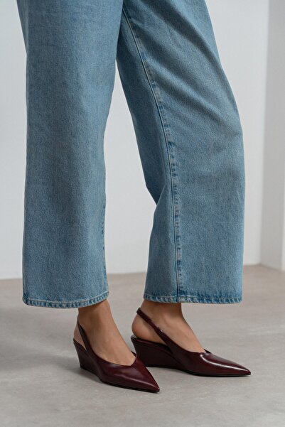 NİŞANTAŞI SHOES Meloni Bordo Mat Arka Bant Detay Sivri Burun Kadın Dolgu Topu...