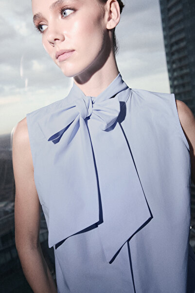 Trendyol Kollektion Hellblaues Hemd mit Kragen in limitierter Auflage TWOSS26...