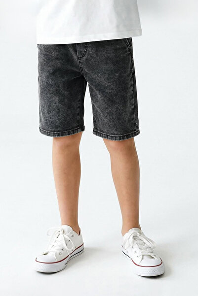 TRENDYOLKIDS شورت وبرمودا من قماش الدنيم باللون الفحمي - TKDSS25SR00008