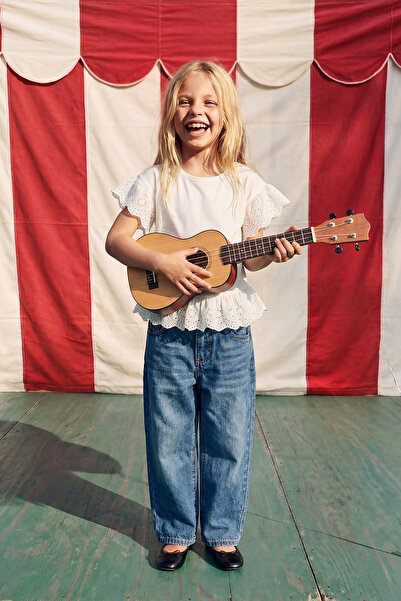 TRENDYOLKIDS Ecru dívčí bavlněné pletené tričko s krátkým rukávem a detailem ...