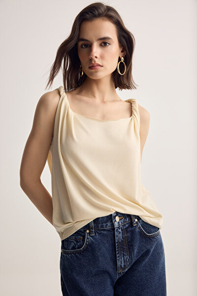 Muse for all x Trendyolmilla Εκρού ντραπέ μπλούζα κανονικής εφαρμογής με λεπτ...