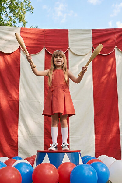 TRENDYOLKIDS Rotes kurzes/Mini-gerades gewebtes Festtagskleid für Mädchen TKD...