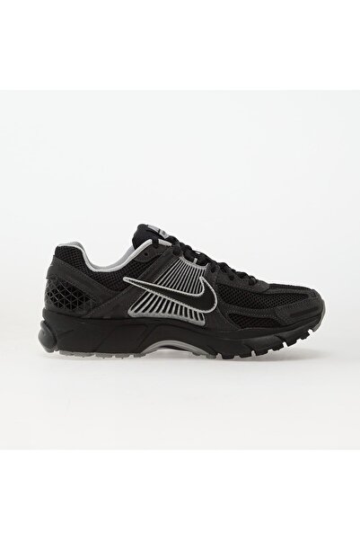 Nike ZOOM VOMERO 5 SDE von Englisch zu Deutsch.