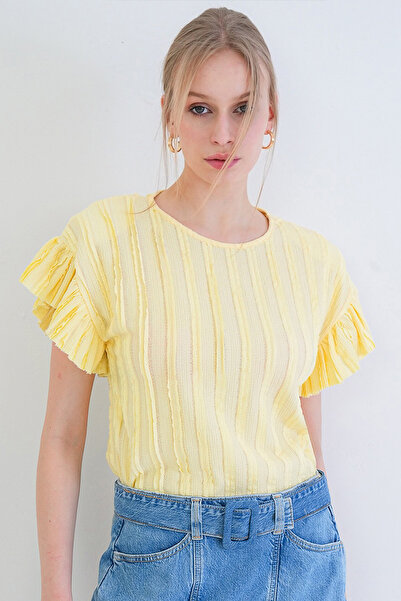 Trend Alaçatı Stili Sarı Bisiklet Yaka Kolları Fırfırlı Örme Bluz