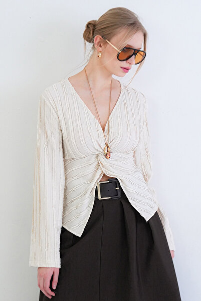 Trend Alaçatı Stili بلوزة من قماش الإكرو بتفاصيل مكشكشة وياقة على شكل حرف V