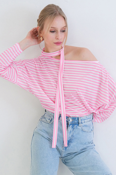 Trend Alaçatı Stili Pembe Kayık Yaka Boyundan Bağlamalı Yarasa Kol Pamuklu Bluz