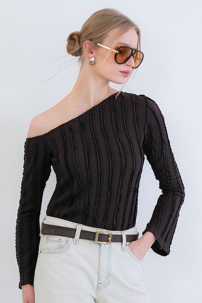 Trend Alaçatı Stili Καφέ ισπανική υφασμάτινη μπλούζα με βολάν στον έναν ώμο