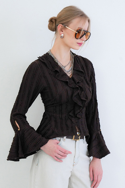 Trend Alaçatı Stili Καφέ μπλούζα με λαιμόκοψη V και ισπανικό βολάν στα μανίκια