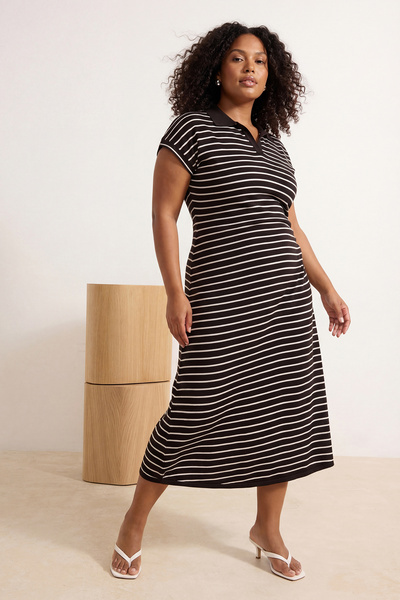 Trendyol Curve Rochie midi cu dungi negre, cu guler polo, linie A, mărime mar...