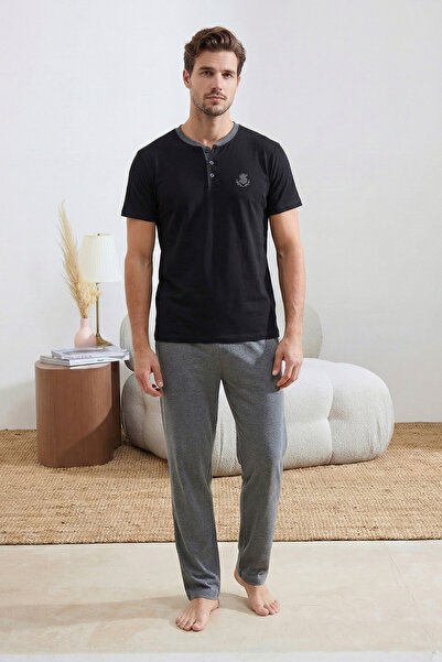Συλλογή Trendyol Μαύρο Πλεκτό Σετ Πιτζάμες με Κανονικό Γιακά με Κουμπιά και Μ...