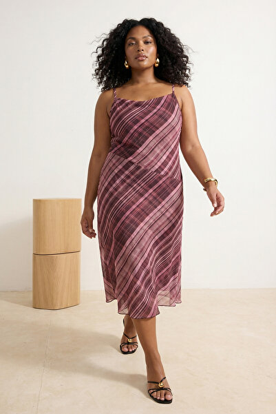 Trendyol Curve Φόρεμα με καρό σχέδιο μπορντό, γιακά Degaje, μακρύ τούλινο λου...