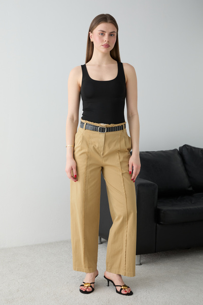 Trendyol Kollektion Kamelbraune gewebte Barrel-Hose aus 100 % Baumwolle mit G...