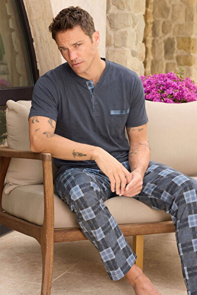 Pijamaevi Σκούρο γκρι καρό σετ ανδρικής πιτζάμα με κοντό μανίκι με λεπτομέρει...