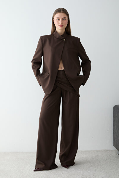 Συλλογή Trendyol Καφέ ριγέ μπουφάν με λεπτομέρεια κλειστής εφαρμογής και όρθι...