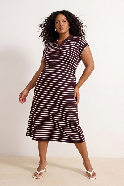Trendyol Curve Φόρεμα με ριγέ μπορντό με λαιμόκοψη πόλο σε γραμμή Α, μεσαίου ...