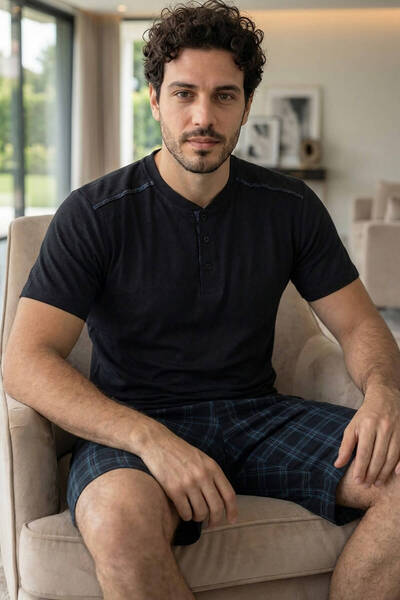 Pijamaevi Μαύρο καρό ανδρικό σετ πιτζάμες με κοντομάνικο σορτς με λεπτομέρεια...