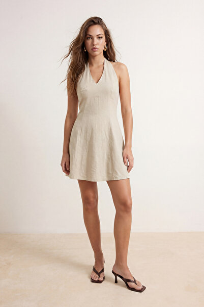 Συλλογή Trendyol Μπεζ λινό φόρεμα με εμφάνιση λινό, ανοιχτή πλάτη και υφαντό ...