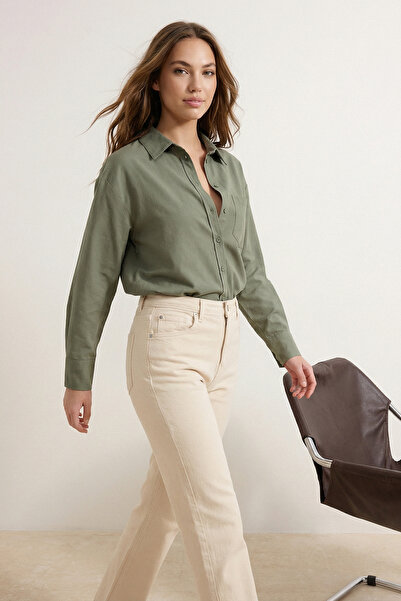 Συλλογή Trendyol Σκούρο χακί μπλουζάκι Boyfriend, μονό, υφαντό από βαμβάκι TW...