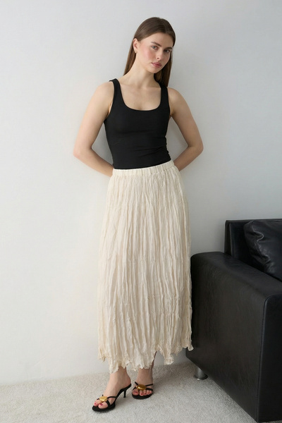 Συλλογή Trendyol Μάξι ασύμμετρη φούστα με πέτρινη ζαρωμένη επένδυση TWOSS26ET...