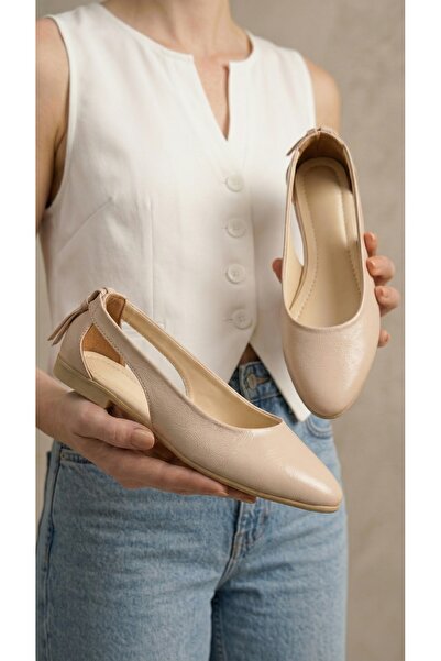 Beyond Balerini de damă din piele lacuită, bej, cu fundă deschisă pe lateral ...