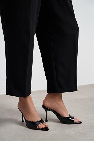 NİŞANTAŞI SHOES Γυναικείες παντόφλες με λεπτό τακούνι Renata Black Patent Lea...