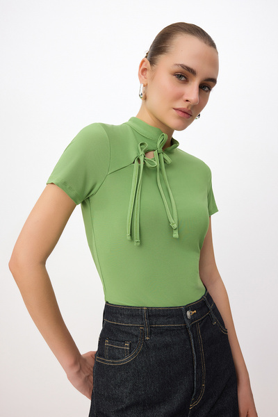 Συλλογή Trendyol Πράσινη Μπλούζα TWOSS25BZ00226
