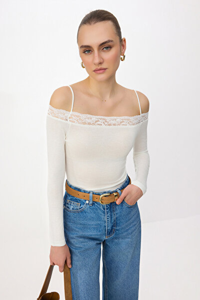 Συλλογή Trendyol Εκρού Μαλακή Πλεκτή Μπλούζα με ίσια εφαρμογή, Γιακά Κάρμεν κ...