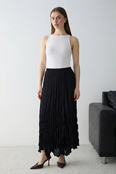 Συλλογή Trendyol Μαύρη ασύμμετρη μάξι φούστα με ζαρωμένη επένδυση TWOSS26ET00160