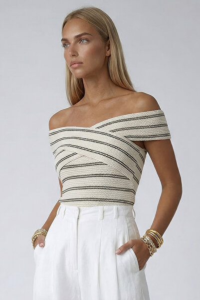 Trend Alaçatı Stili Πλεκτή μπλούζα σε χρώμα εκρού με πράσινο σταυρωτό γιακά A...