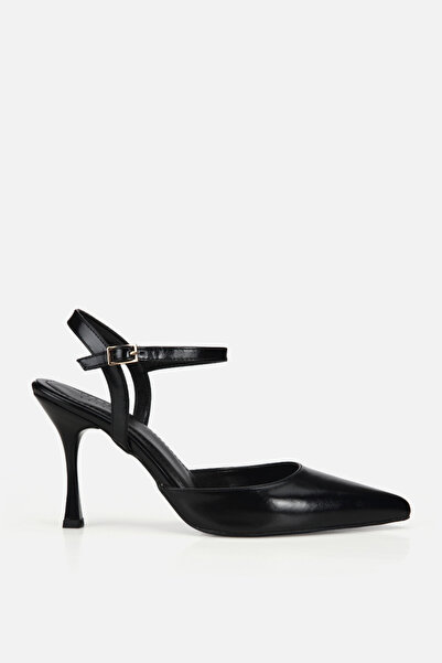 Yaya by Hotiç Γυναικεία μαύρα λουστρίνια παπούτσια με λεπτό τακούνι και λουρά...