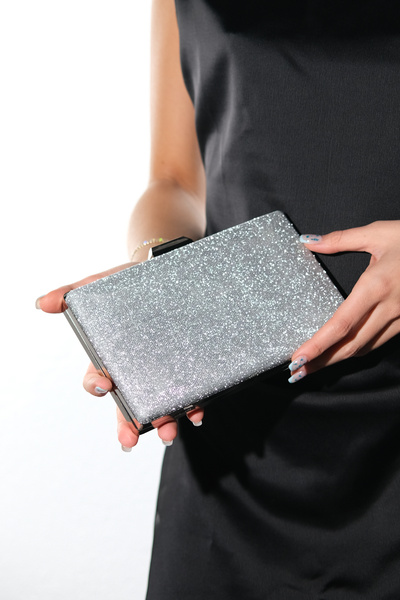 LuviShoes HEROLD Ασημί γυναικεία βραδινή τσάντα φορέματος με λάμψη