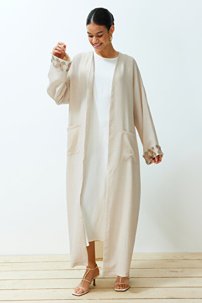 Trendyol Modest Λεπτομερές μακρύ υφαντό καπάκι με πέτρινο κέντημα &amp; Ferac...