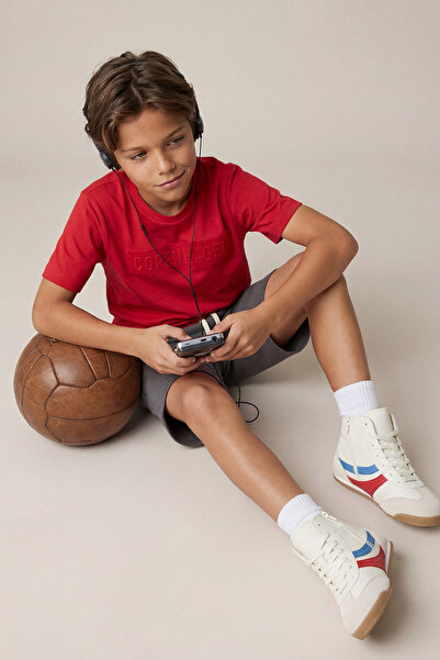 TRENDYOLKIDS Rotes Jungen-Set aus einfarbigem Strick für den 23. April, Unter...