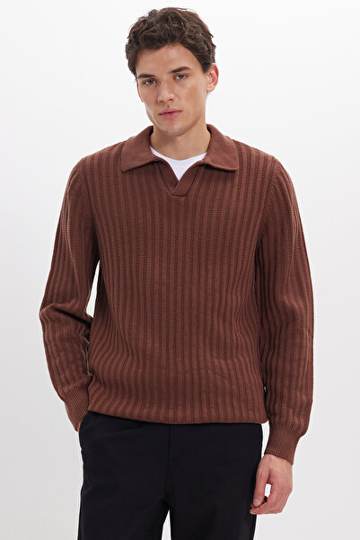 Tudors Ανδρικό πουλόβερ καφέ χρώματος με λαιμόκοψη πόλο και κανονική εφαρμογή