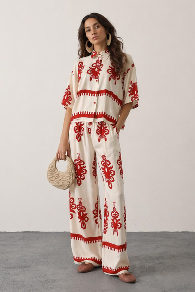 Συλλογή Trendyol Λευκό και κόκκινο πουκάμισο με σχέδια, παντελόνι με άνετη εφ...