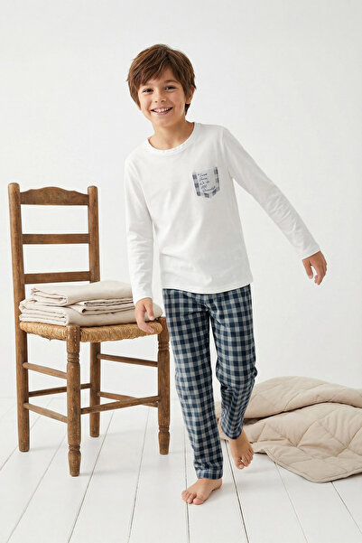 TRENDYOLKIDS Grauer, weich strukturierter, bedruckter Strickpyjama für Jungen...